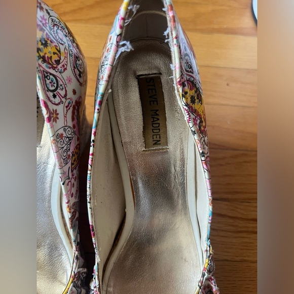 Steve Madden Wedge heels size 10M with paisley design - Picture 3 of 9